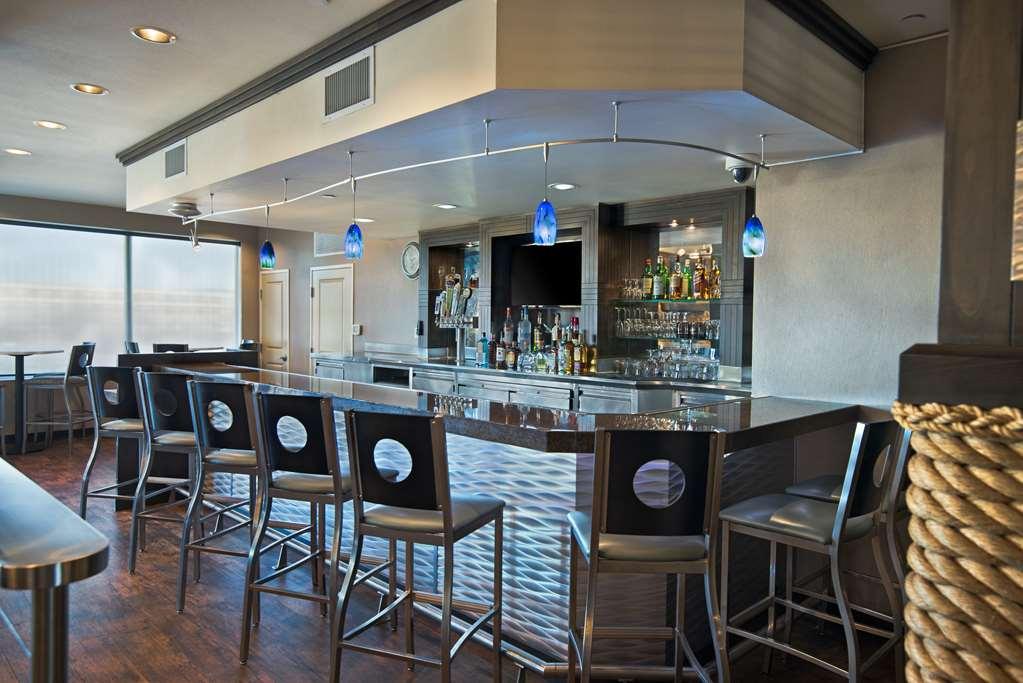 Oxford Suites Силвърдейл Ресторант снимка