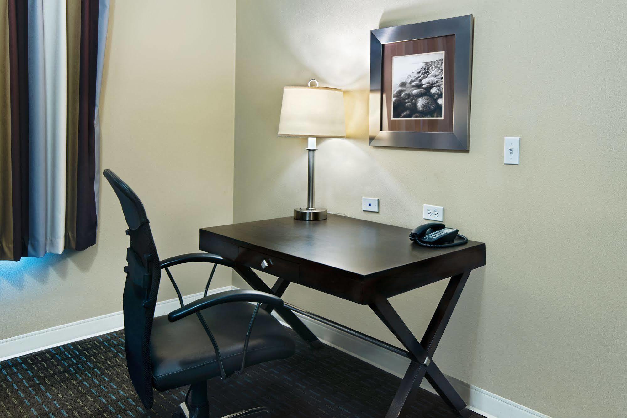Oxford Suites Силвърдейл Екстериор снимка
