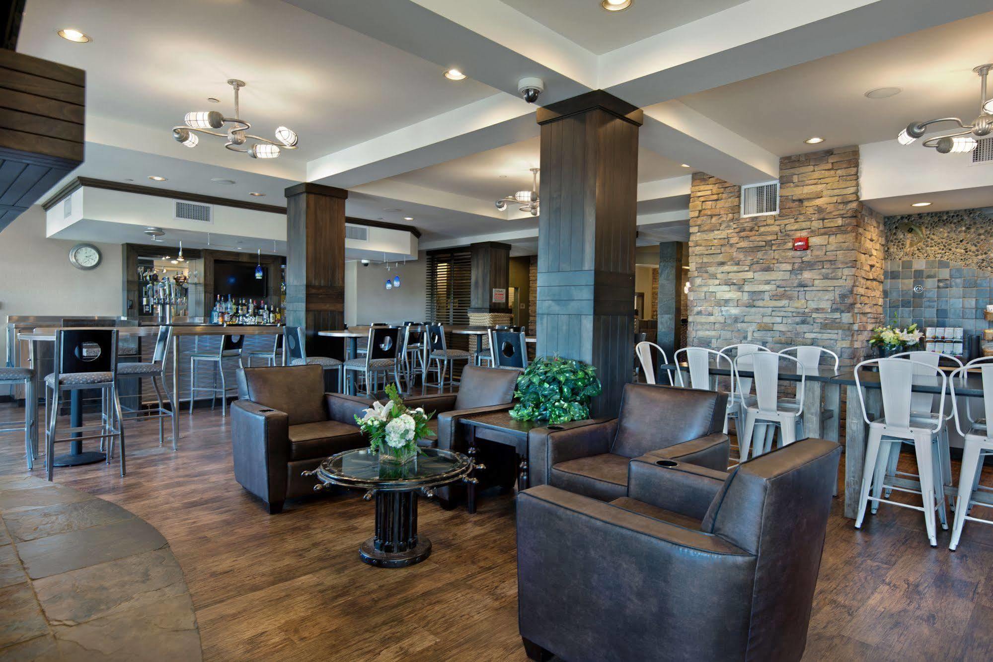 Oxford Suites Силвърдейл Екстериор снимка